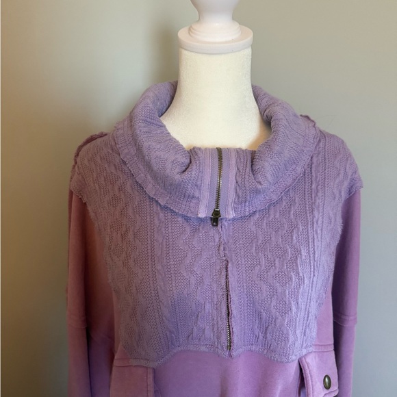 Oddy pullover with cute details - Picture 5 of 5